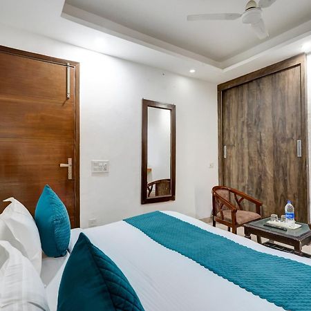 Hotel Aron By The Premium Villa Нью-Дели Экстерьер фото
