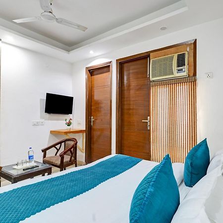 Hotel Aron By The Premium Villa Нью-Дели Экстерьер фото